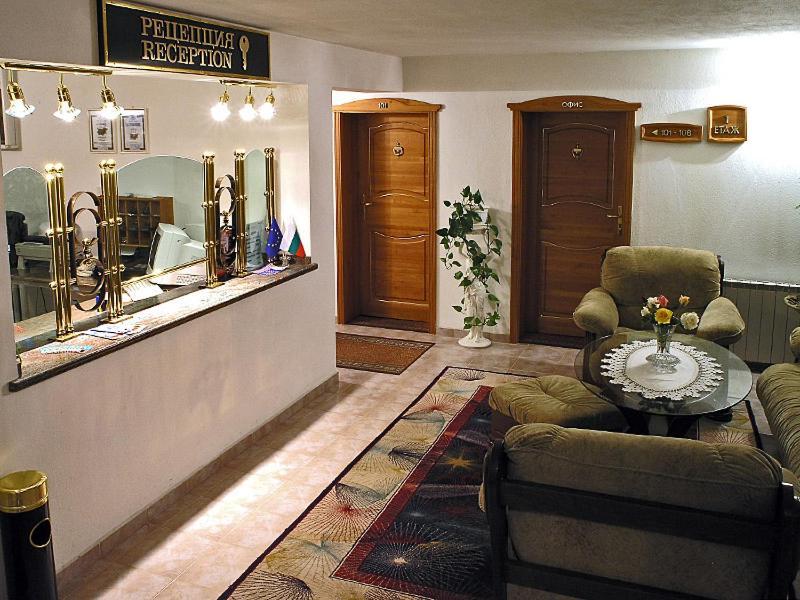 Хотел Златна Котва Kazanlak Kültér fotó