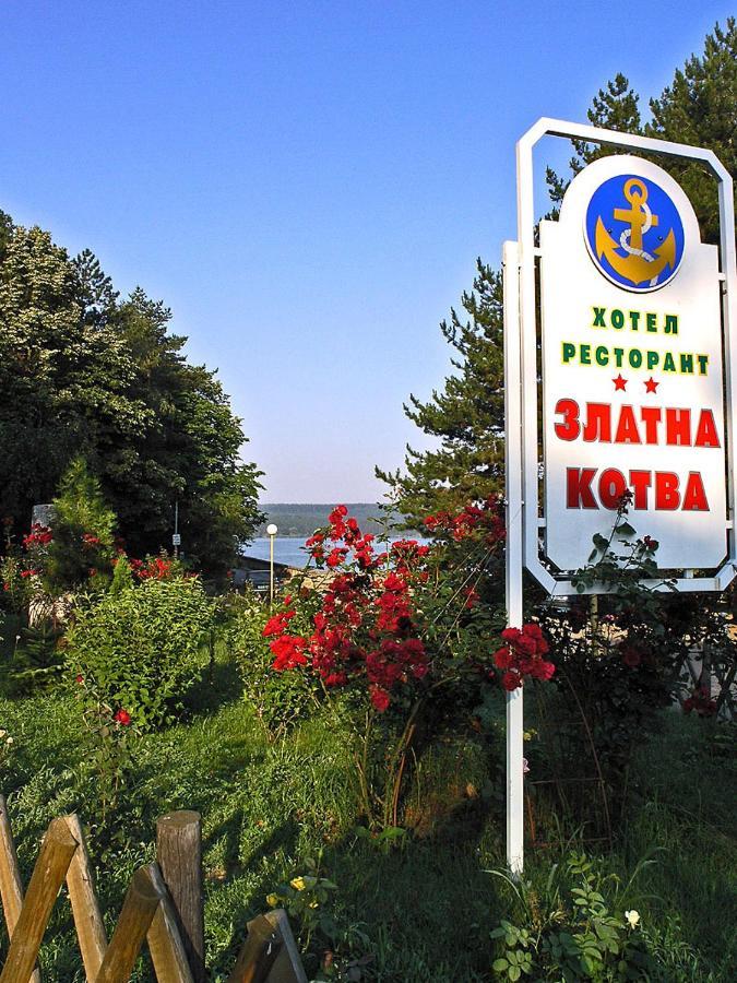 Хотел Златна Котва Kazanlak Kültér fotó